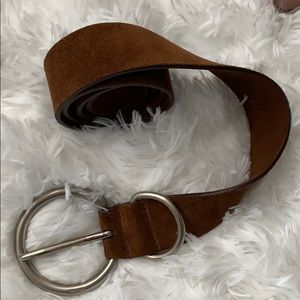 Prada suede brown belt. What a cute accessory.